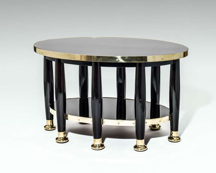 LARGE OVAL TABLE